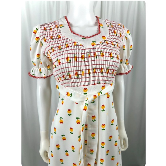Vintage 1960’s 1970’s Floral Maxi Dress in Dusty White with Red Smocking • XS/S - Picture 3 of 10